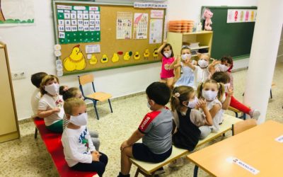 Reparto de mascarillas entre nuestros alumnos.