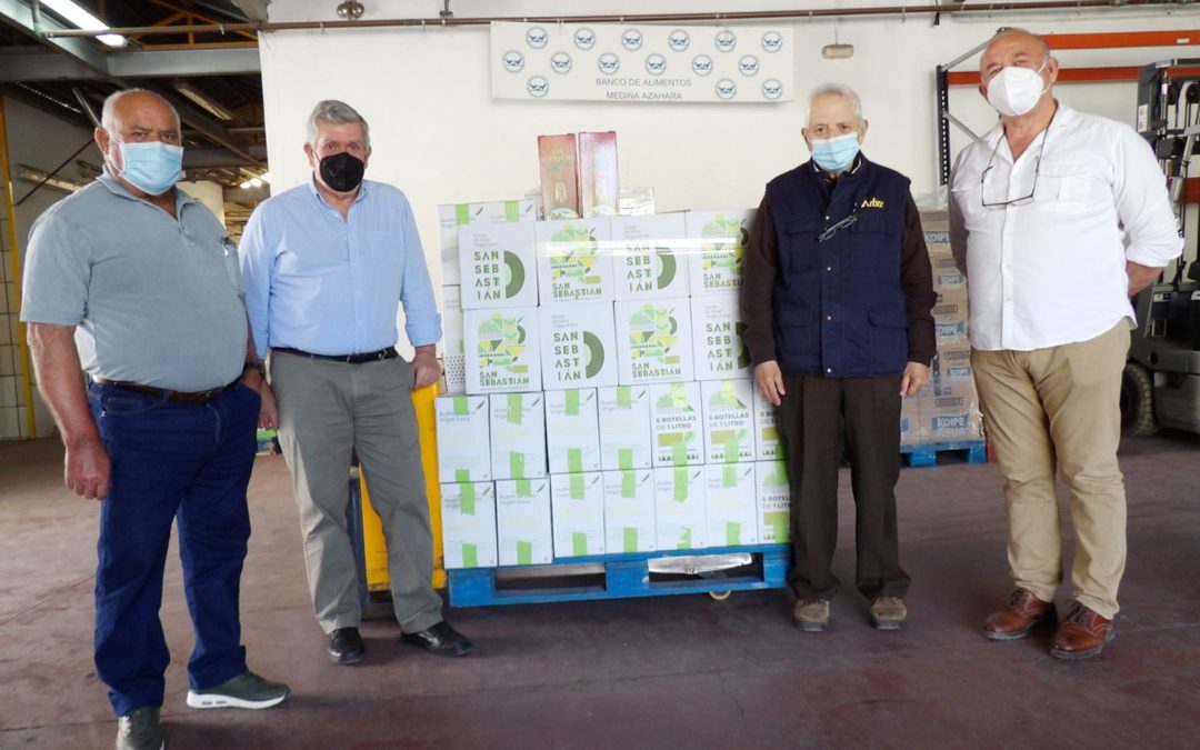 La Cooperativa Olivarera entrega 500 litros de aceite al Banco de Alimentos 1